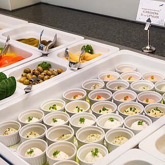 Aufstriche beim Frühstücksbuffet vom Thermenhotel Vier Jahreszeiten