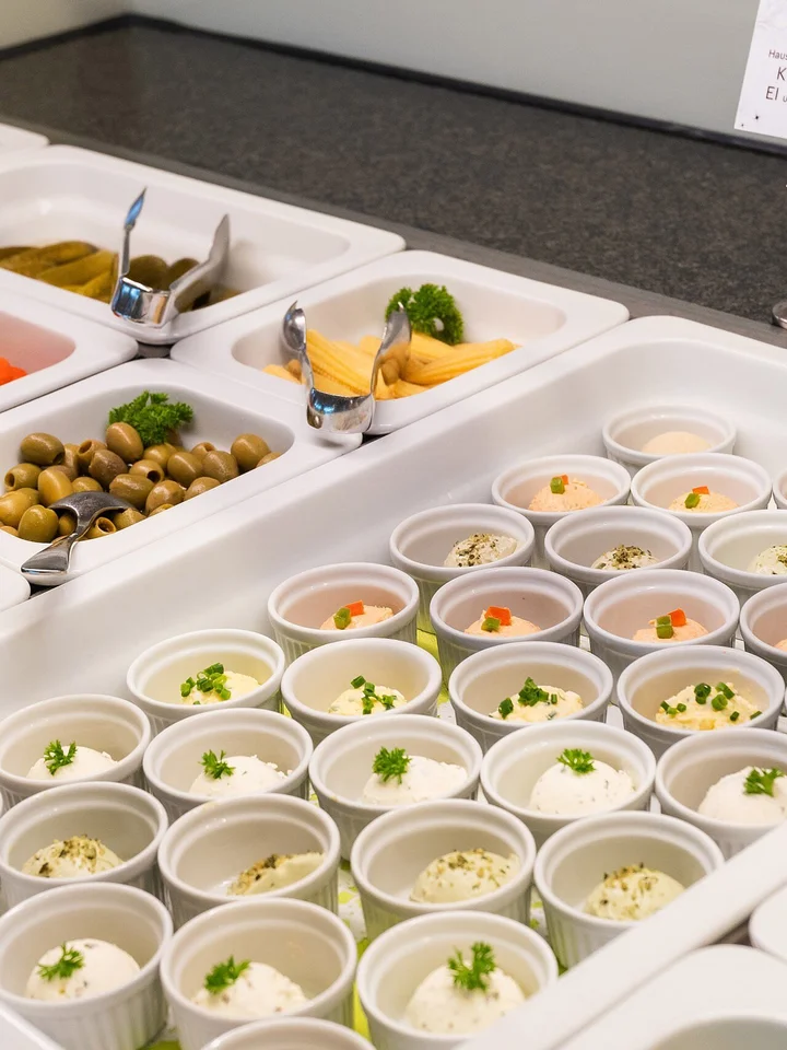 Aufstriche beim Frühstücksbuffet vom Thermenhotel Vier Jahreszeiten