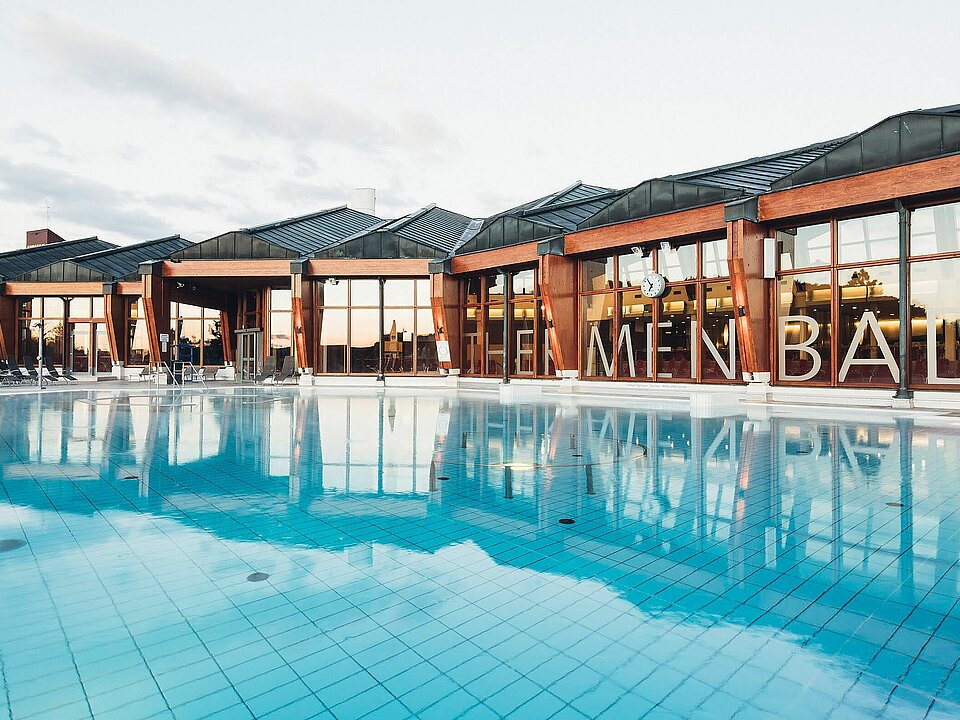 Pool Außenbereich (c) Thermenresort Loipersdorf