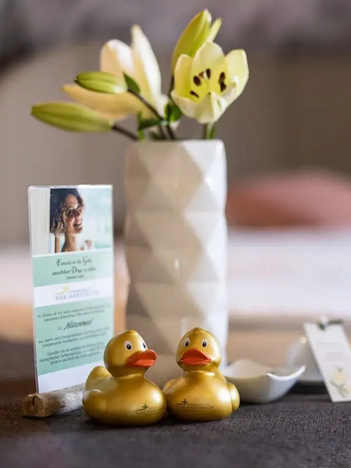 Begrüßung in einen Zimmer im Thermenhotel Vier Jahreszeiten
