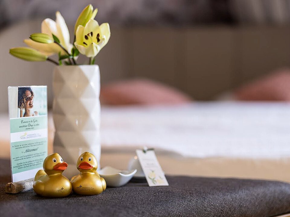 Begrüßung in einen Zimmer im Thermenhotel Vier Jahreszeiten