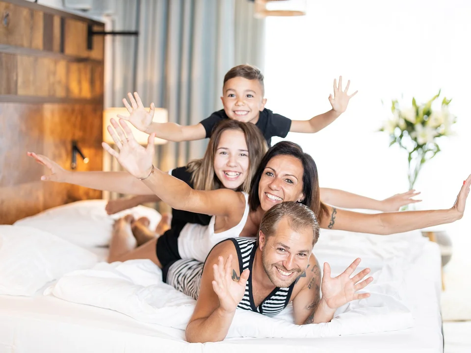 Family in a room at Thermenhotel Vier Jahreszeiten.