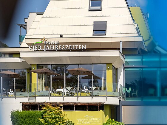 Exterior view with the restaurant terrace at the Four Seasons Hotel Loipersdorf